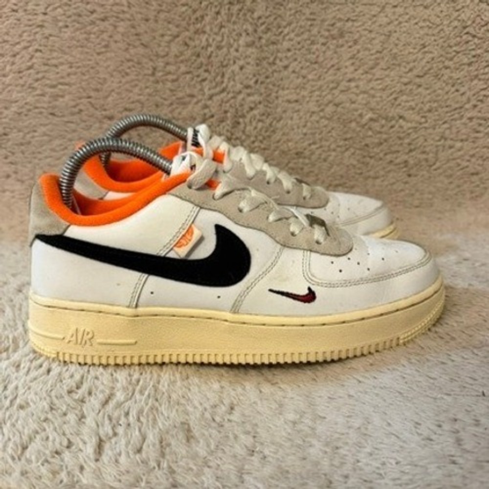 Nike Air Force 1 Low White Black Basketball DX3361-100 Kids Size 6Y Damaged
